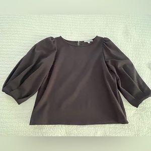 Green Envelope 3/4 lantern sleeve top size large 🖤